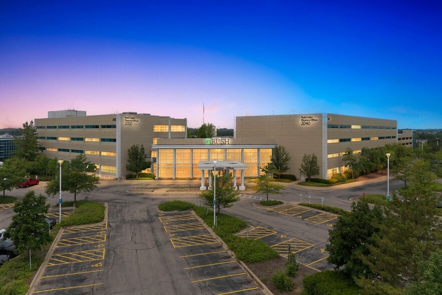 2040 Ogden Ave, Aurora, IL à louer - Photo de l’immeuble – Image 3 sur 11