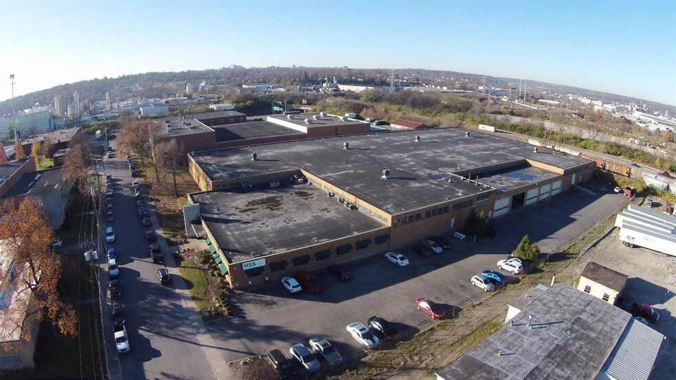 4921 Para Dr, Cincinnati, OH à louer - Photo de l’immeuble – Image 3 sur 5