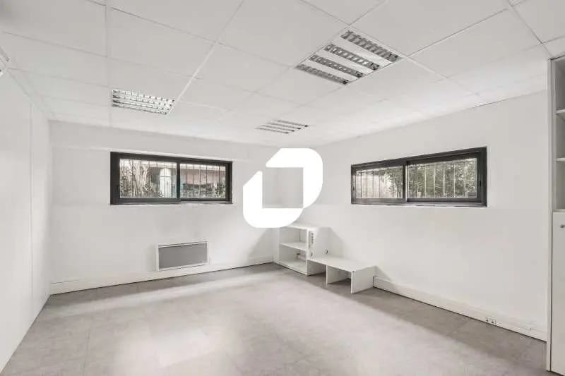 Bureau dans Villeurbanne à louer - Photo de l’immeuble – Image 3 sur 16