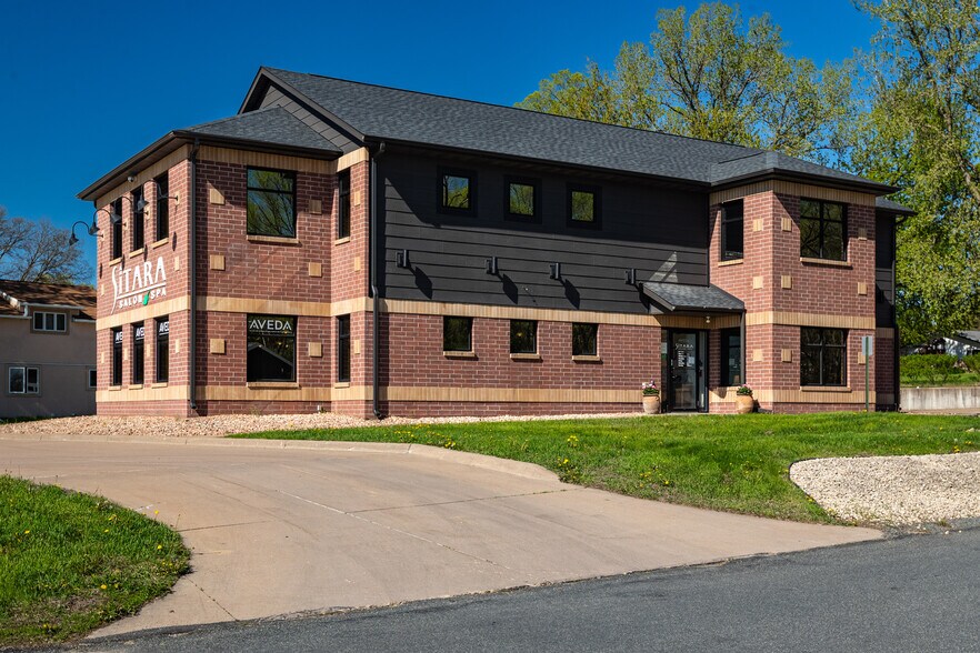 W6822 Hilltop Dr, Onalaska, WI à vendre - Photo principale – Image 1 sur 6