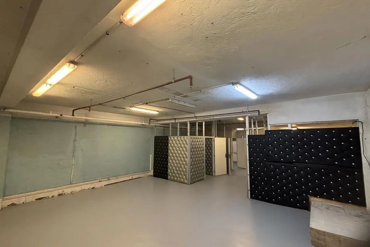 Industriel/Logistique dans Paris à louer Photo de l’immeuble– Image 1 sur 6