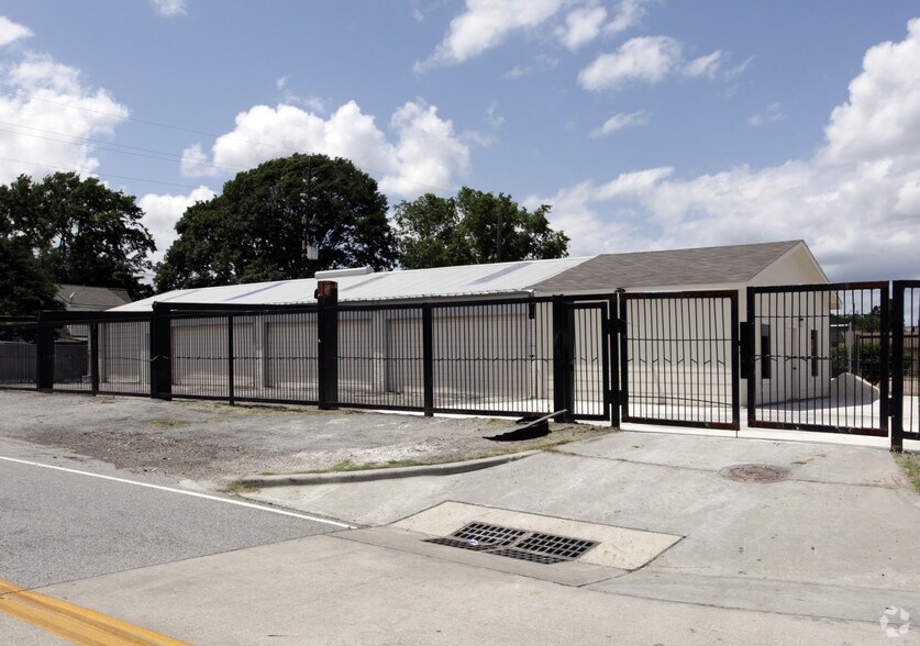 6503 Brittmoore Rd, Houston, TX à louer - Photo principale – Image 3 sur 15