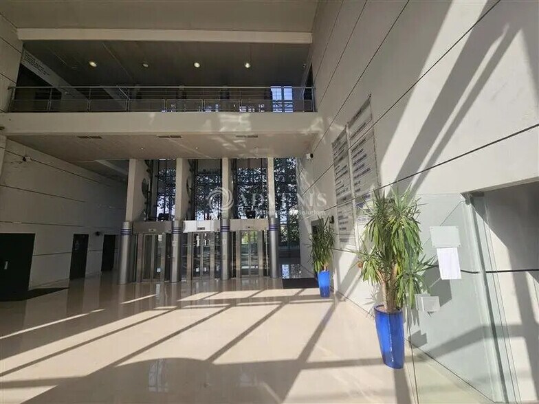 Bureau dans Alfortville à louer - Photo de l’immeuble – Image 2 sur 9