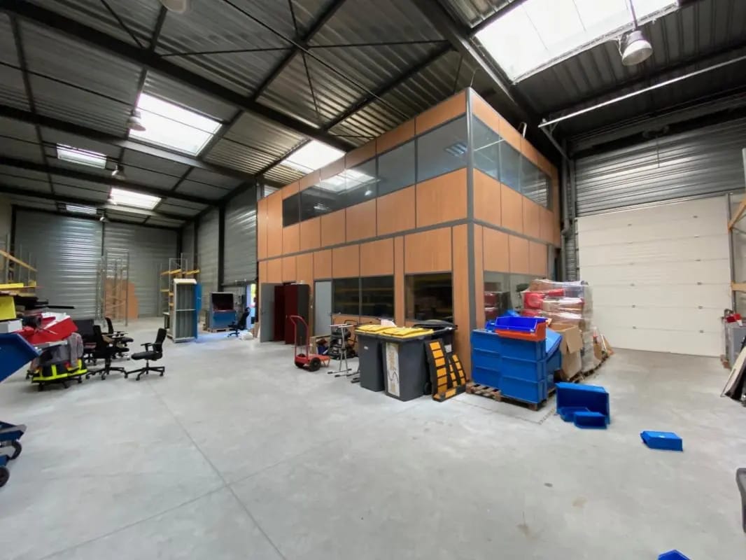 Local d’activités dans Chaponost à louer Photo intérieure– Image 1 sur 5