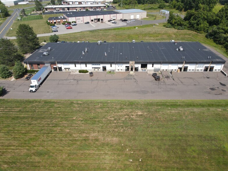 18 Thompson Rd, East Windsor, CT à louer - Photo de l’immeuble – Image 3 sur 21