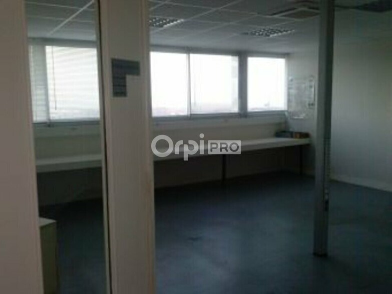 Bureau dans Prémilhat à louer - Photo intérieure – Image 2 sur 4