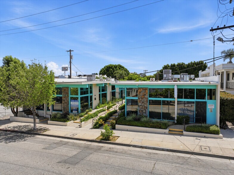527 W 9th St, San Pedro, CA à vendre - Photo de l’immeuble – Image 3 sur 20