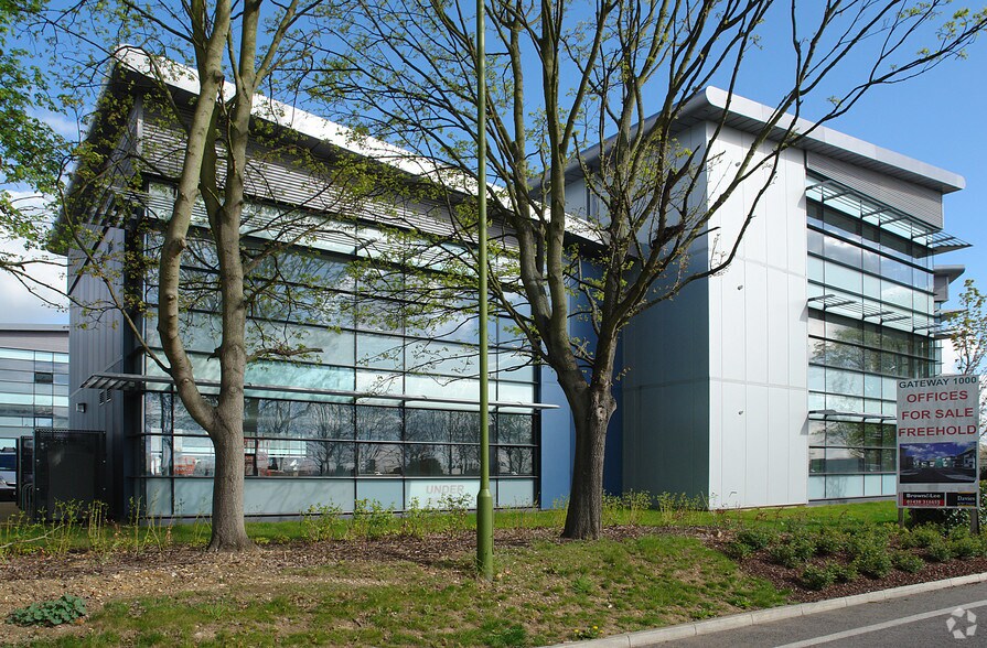 Whittle Way, Stevenage à vendre - Photo de l’immeuble – Image 1 sur 2