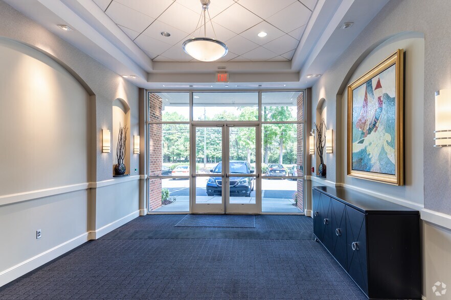 10815 Sikes Pl, Charlotte, NC à vendre - Photo intérieure – Image 3 sur 16