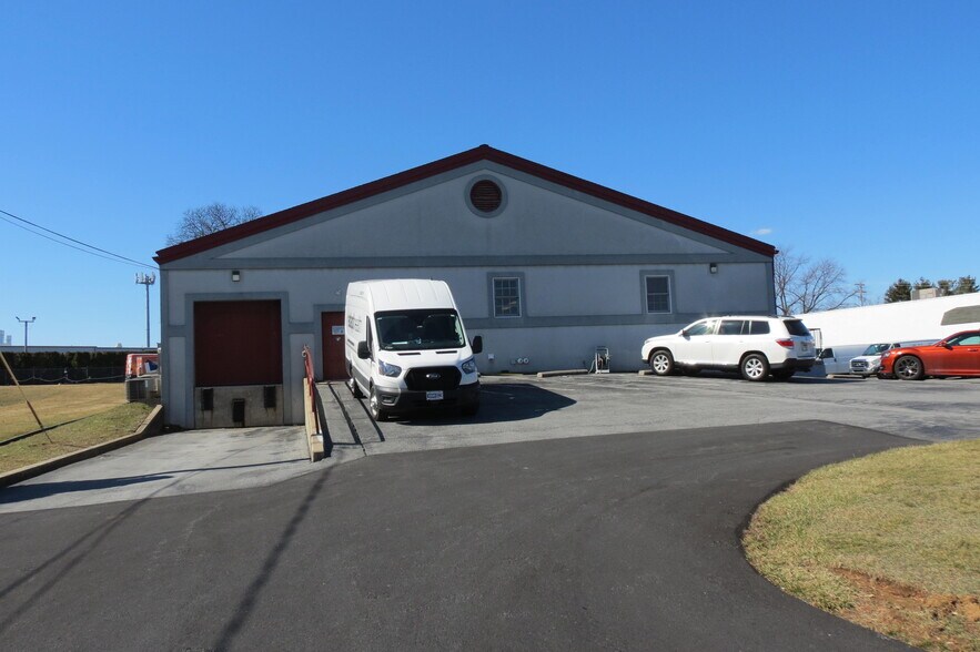1176 Enterprise Ct, East Petersburg, PA à louer - Photo de l’immeuble – Image 2 sur 9