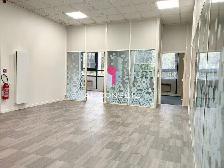 Bureau dans Guyancourt à louer - Photo de l’immeuble – Image 1 sur 5