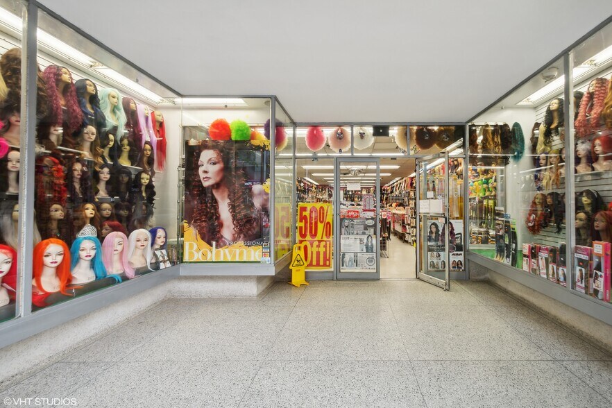 1254 N Milwaukee Ave, Chicago, IL à vendre - Photo intérieure – Image 2 sur 8