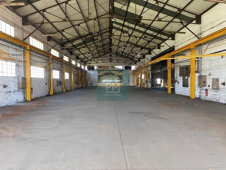 Industriel/Logistique dans Roye à vendre - Photo de l’immeuble – Image 2 sur 9