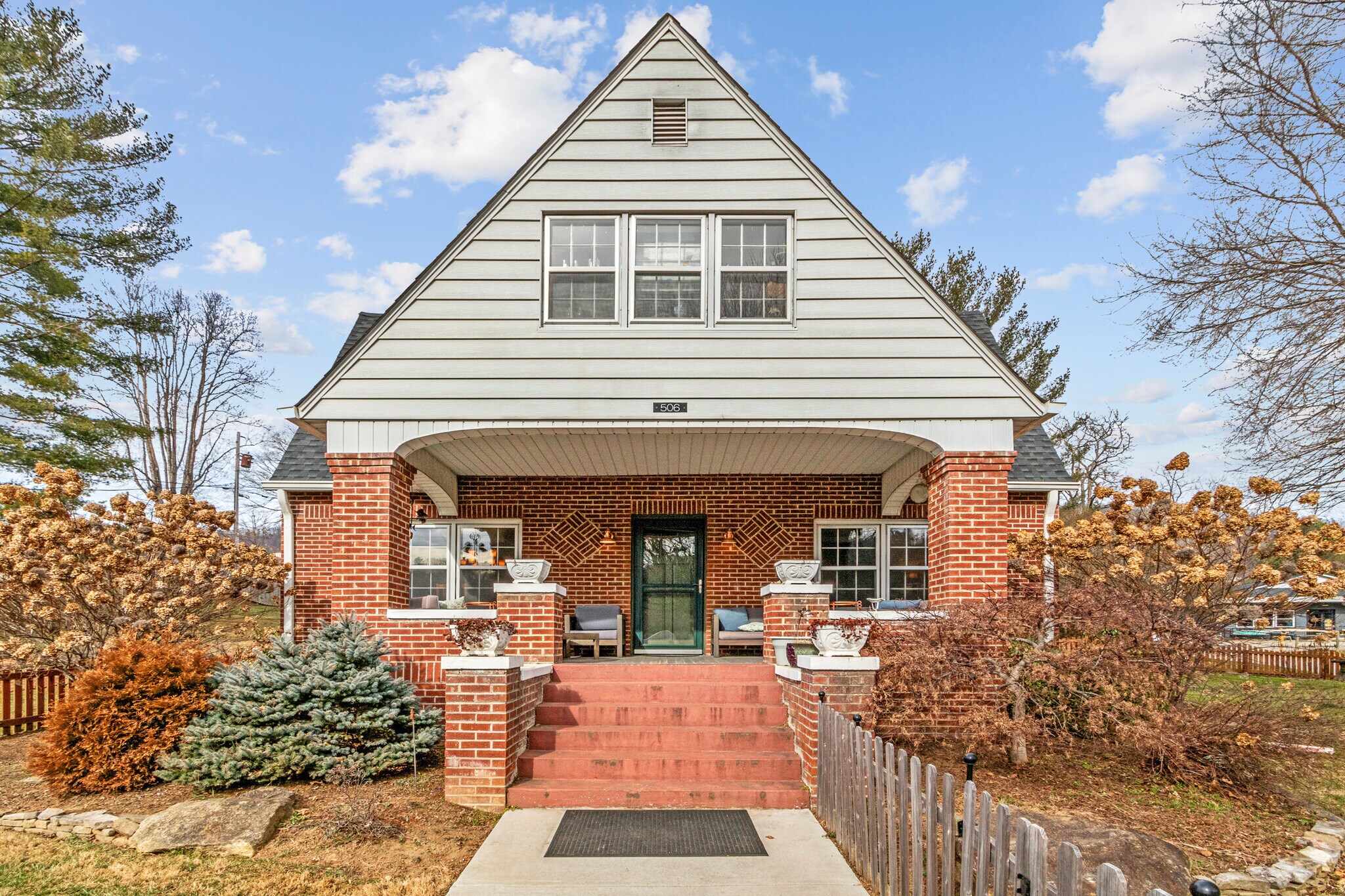 506 W Main St, Burnsville, NC à vendre Photo principale– Image 1 sur 32