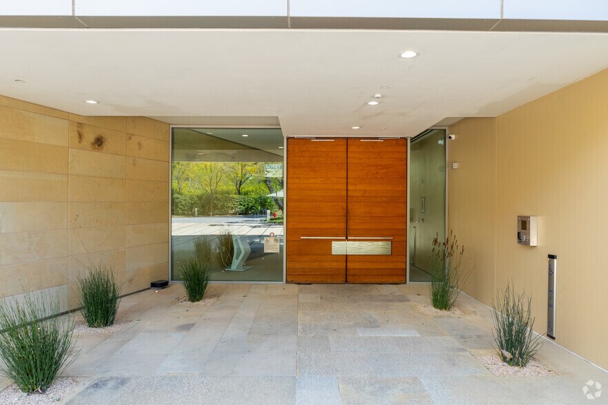 24151 Ventura Blvd, Calabasas, CA à louer - Photo intérieure – Image 3 sur 19