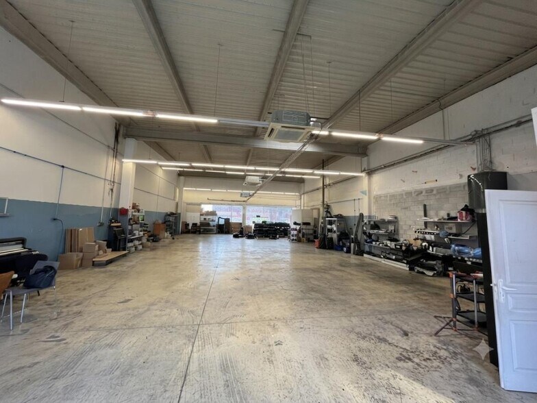 Local commercial dans La Garde à louer - Photo de l’immeuble – Image 3 sur 4