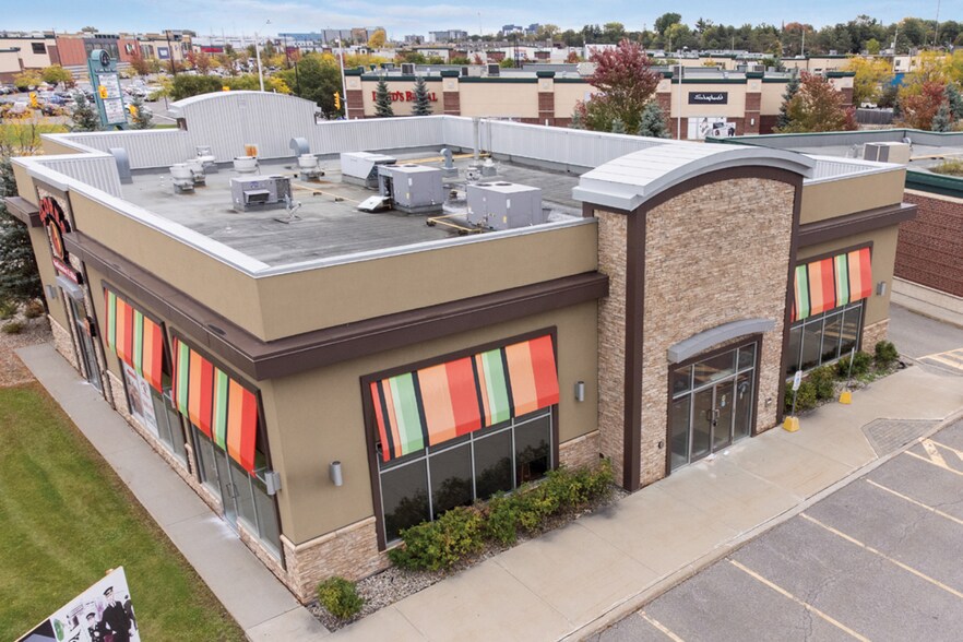 100 Trainyards Dr, Ottawa, ON à louer - Photo de l’immeuble – Image 2 sur 11