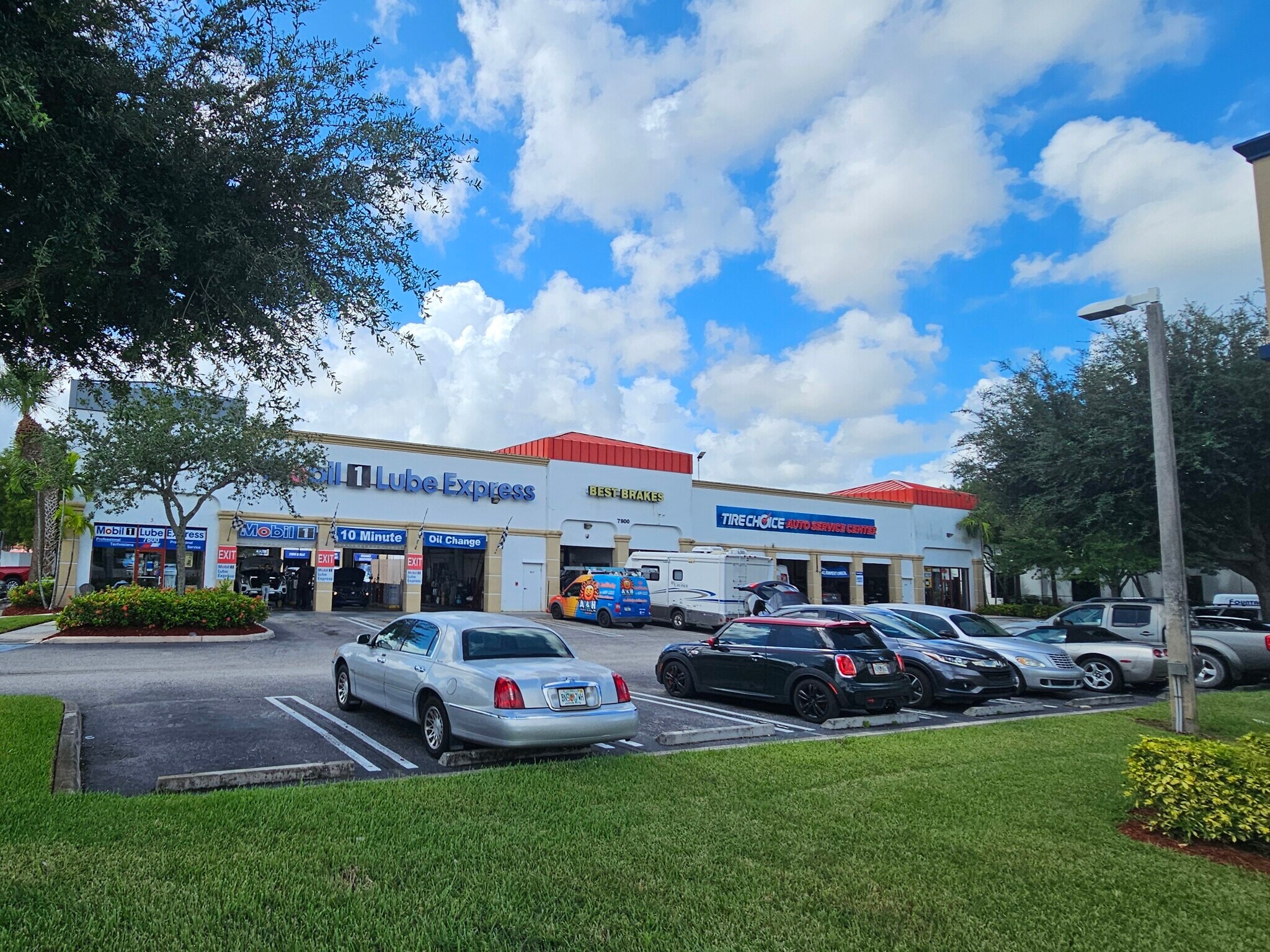 7750-7808 Okeechobee Blvd, West Palm Beach, FL à louer Photo principale– Image 1 sur 6