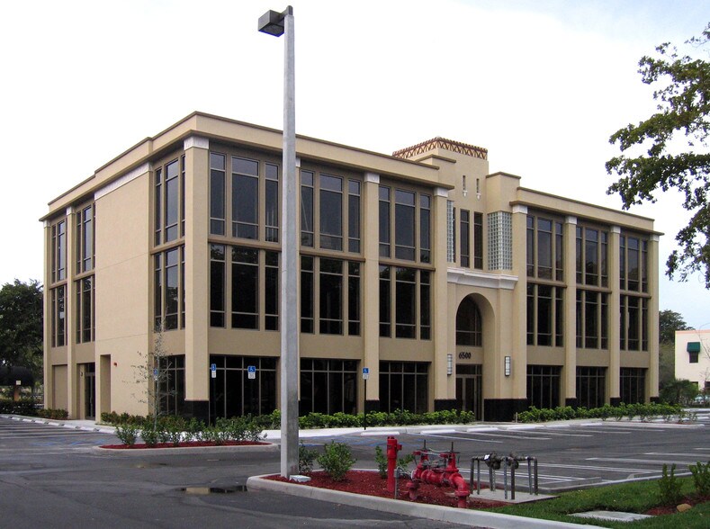 6500 Cow Pen Rd, Miami Lakes, FL à louer - Photo de l’immeuble – Image 2 sur 18