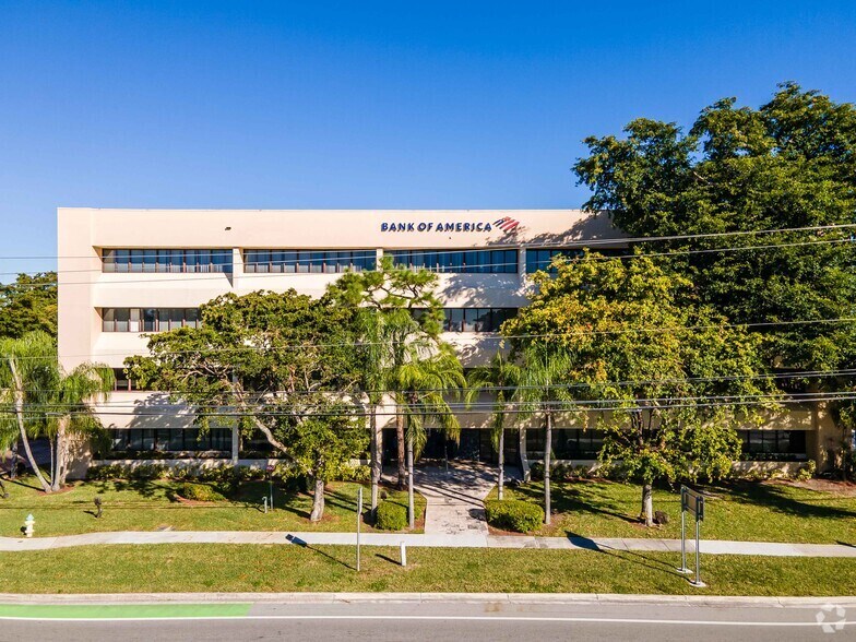 1761 W Hillsboro Blvd, Deerfield Beach, FL à louer - Photo de l’immeuble – Image 2 sur 8