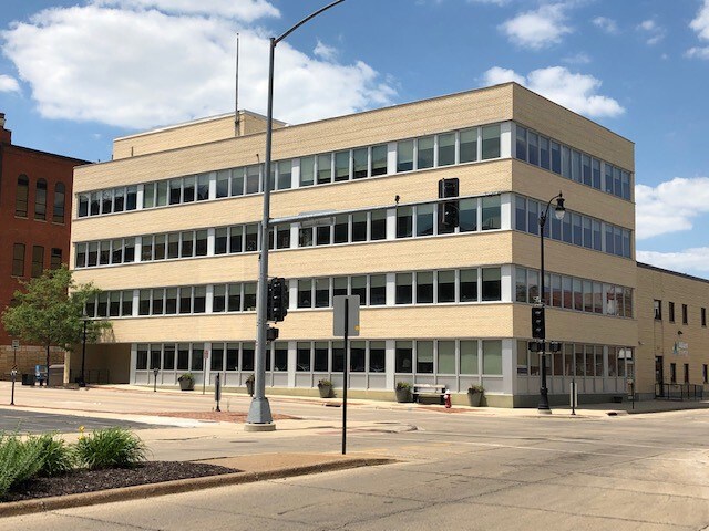 131 W 10th St, Dubuque, IA à vendre - Photo de l’immeuble – Image 1 sur 11