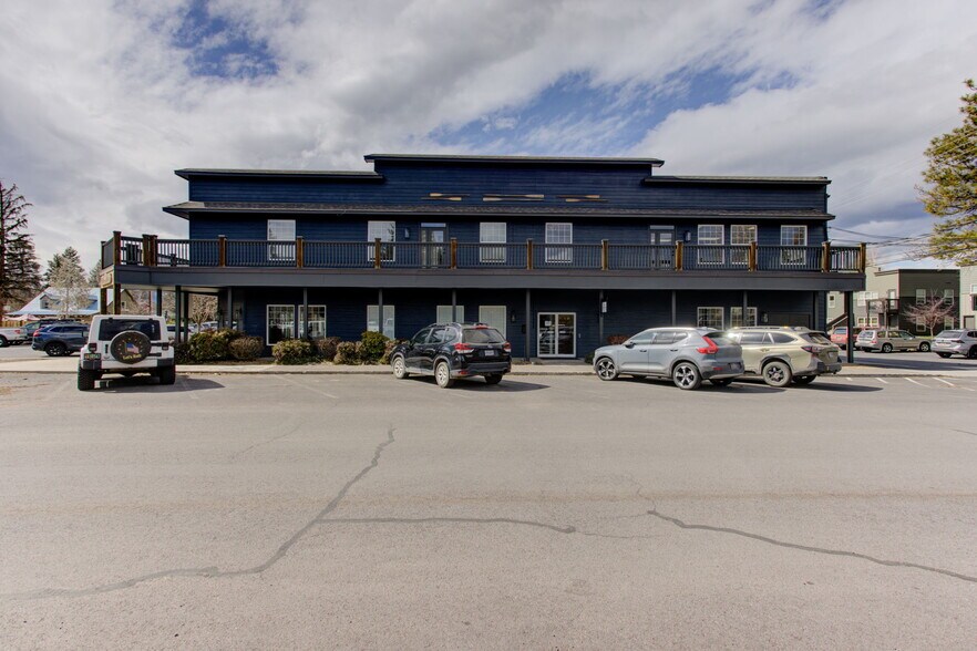 192 E Main Ave, Sisters, OR à louer - Photo de l’immeuble – Image 3 sur 6