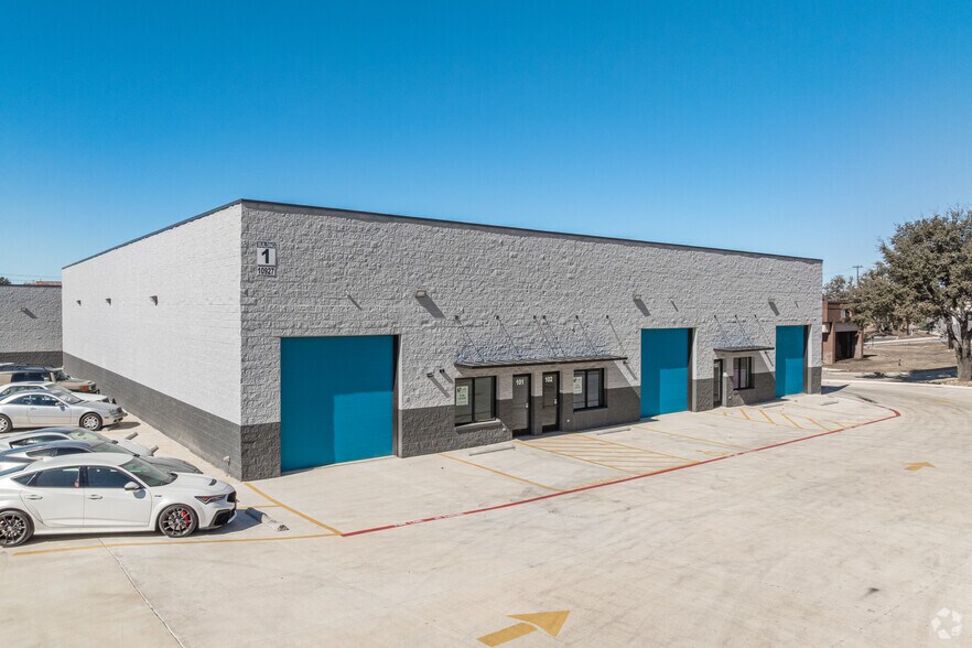 10927 Fredericksburg Rd, San Antonio, TX à louer - Photo de l’immeuble – Image 1 sur 20