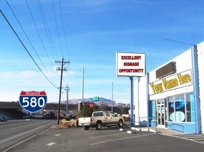 2505 Mill St, Reno, NV à louer Photo intérieure– Image 1 sur 8