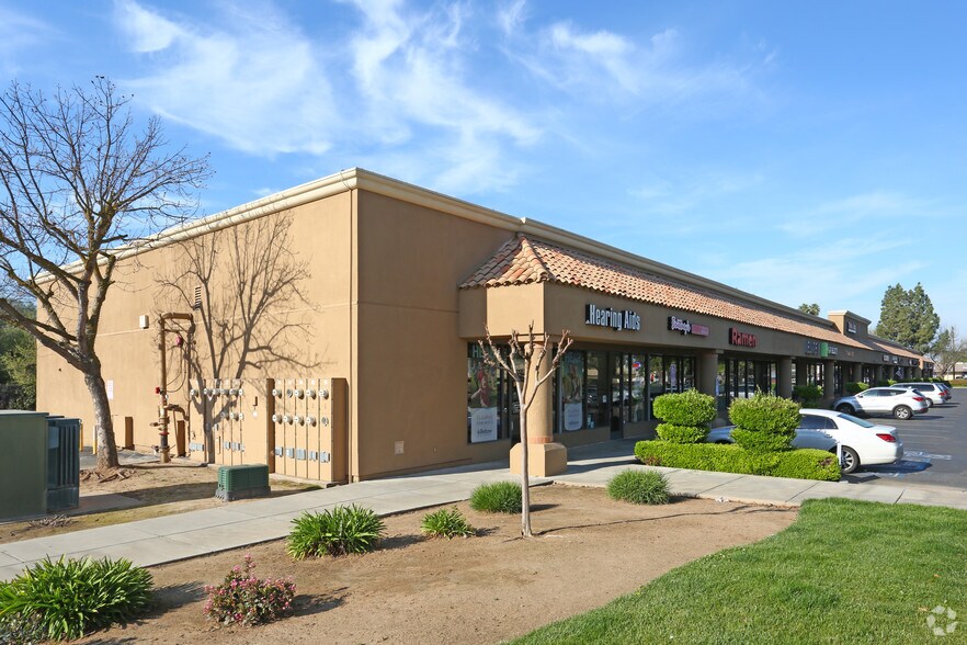 5702-5780 N 1st Ave, Fresno, CA à louer - Photo de l’immeuble – Image 2 sur 3