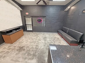 299 W Olive St, Colton, CA à louer Photo intérieure– Image 2 sur 16