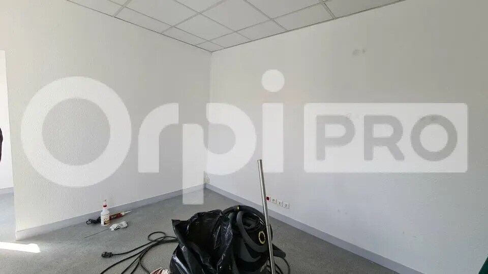 Bureau dans Huriel à louer - Photo intérieure – Image 2 sur 7