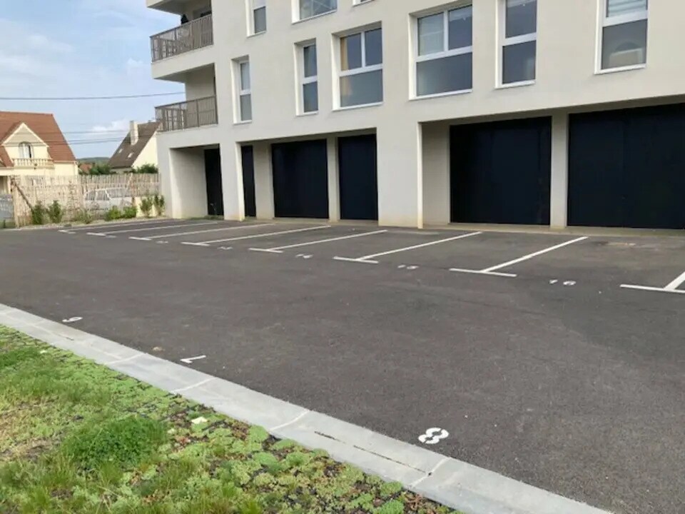 Local commercial dans Freneuse à vendre Photo de l’immeuble– Image 1 sur 8