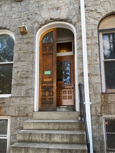 2208 2210 2212 Maryland ave portefeuille de 2 biens à vendre sur LoopNet.fr - Photo intérieure – Image 3 sur 4