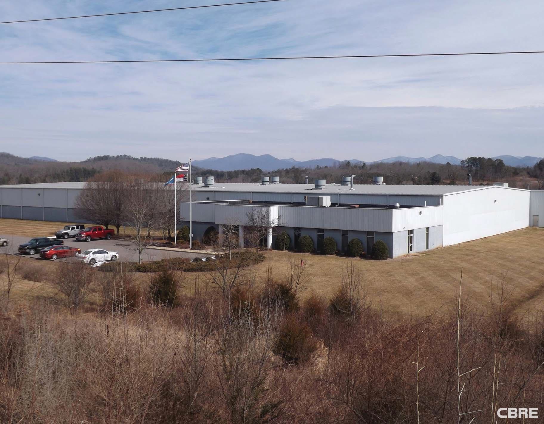 324 Industrial Park Rd, Franklin, NC à louer Photo principale– Image 1 sur 5
