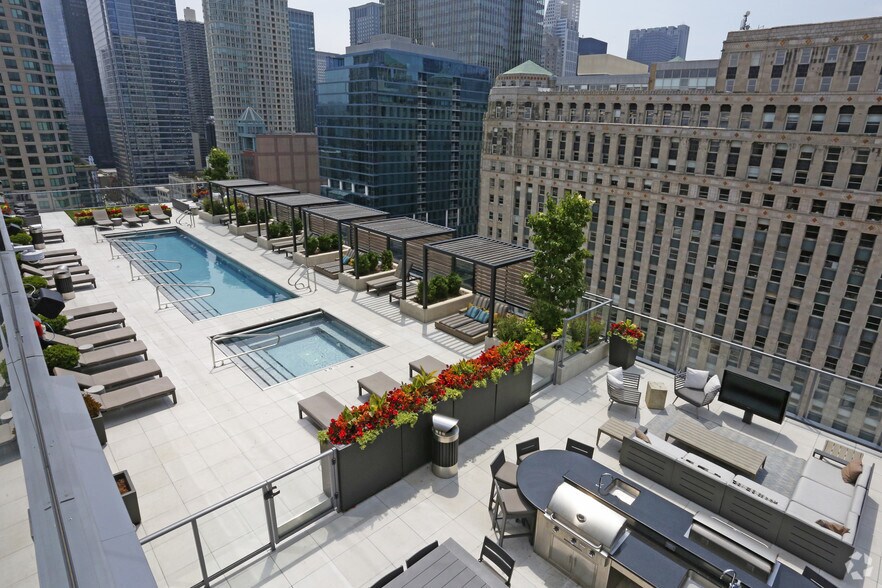 221 W Hubbard St, Chicago, IL à louer - Photo de l’immeuble – Image 2 sur 56