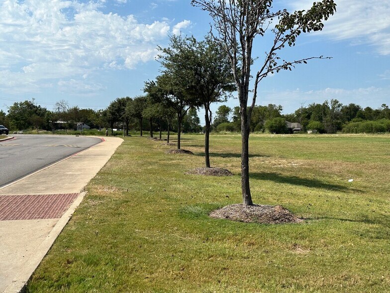 1609 N Texas Ave, Bryan, TX à louer - Photo de l’immeuble – Image 3 sur 3
