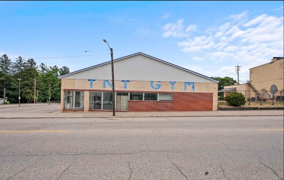 310 N Michigan Ave, Big Rapids, MI à vendre - Photo de l’immeuble – Image 3 sur 14