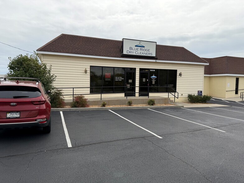 3203 Forest Brook Rd, Lynchburg, VA à louer - Photo principale – Image 1 sur 5