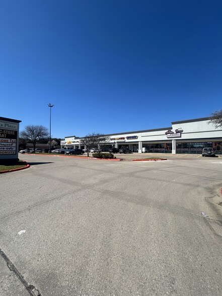 2425-2435 SE Green Oaks Blvd, Arlington, TX à louer - Photo de l’immeuble – Image 2 sur 5