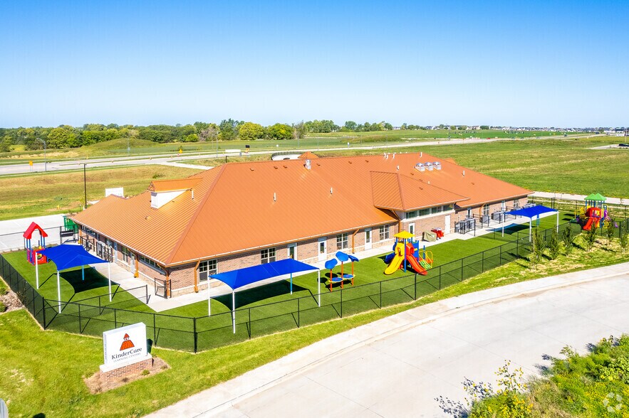 1155 SE Kettlestone Blvd, Waukee, IA à vendre - Photo de l’immeuble – Image 1 sur 4