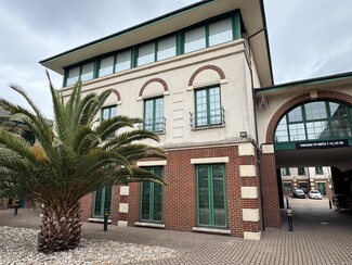 Plus de détails pour Bourne Court, Southend Rd, Woodford Green - Bureau à louer