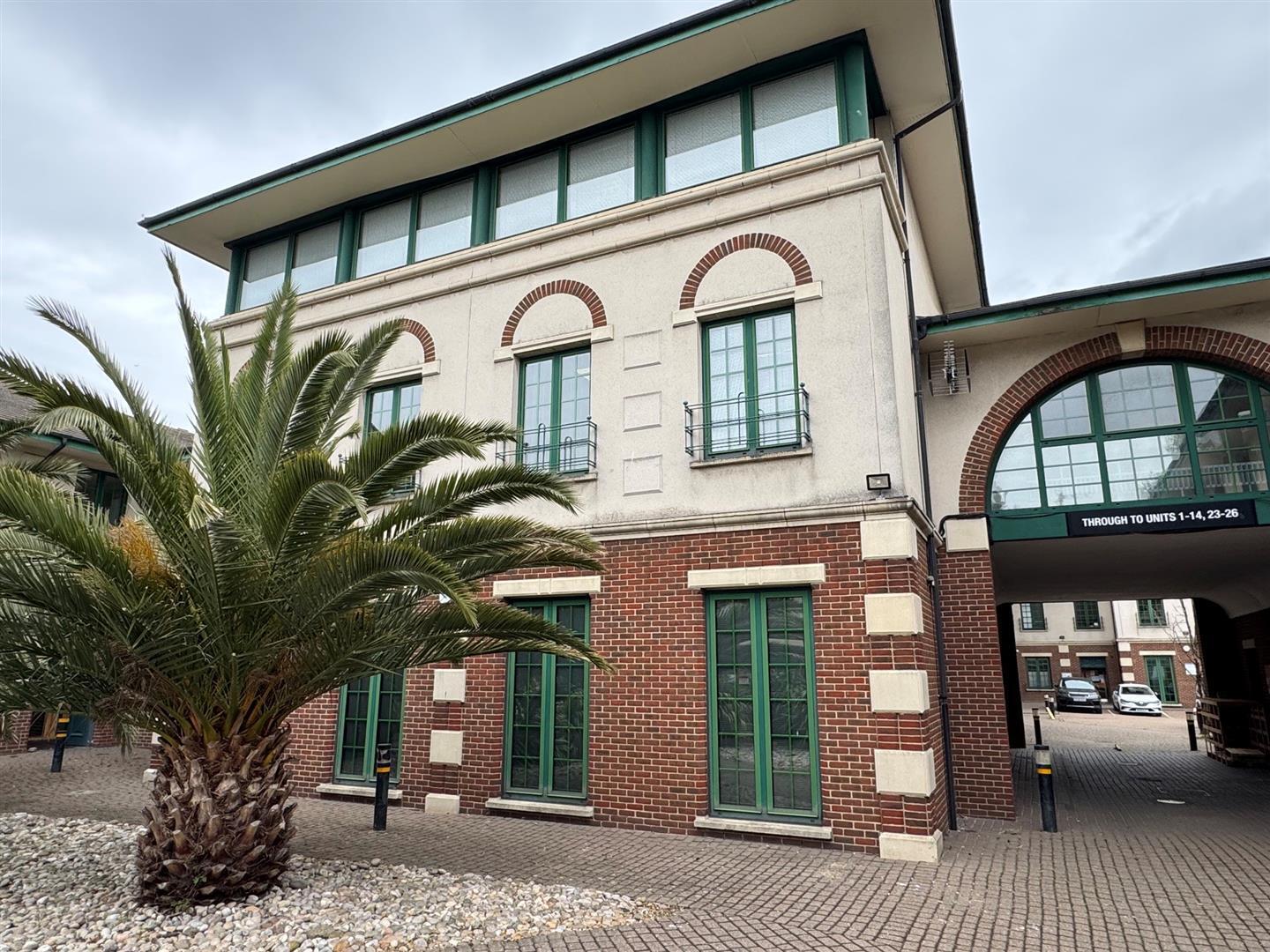 Bourne Court, Southend Rd, Woodford Green à louer Photo de l’immeuble– Image 1 sur 6