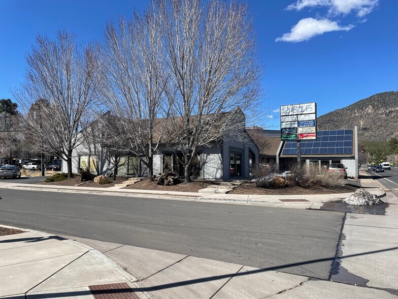 2615 N 4th St, Flagstaff, AZ à louer - Photo de l’immeuble – Image 3 sur 9