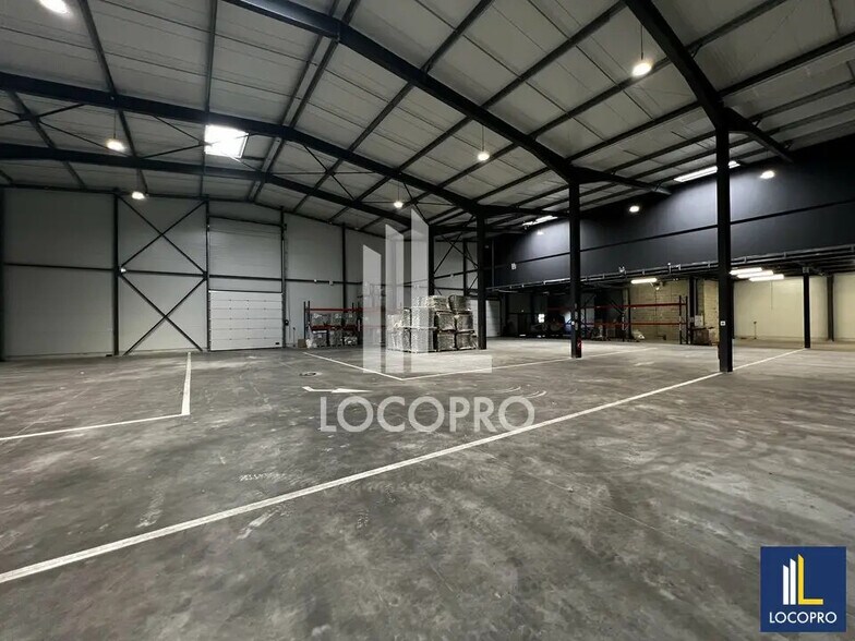 Bureau dans Entraigues-sur-la-Sorgue à louer - Photo intérieure – Image 2 sur 14