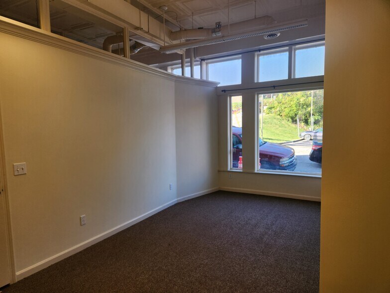 107 3rd Ave, Radford, VA à louer - Photo de l’immeuble – Image 3 sur 19
