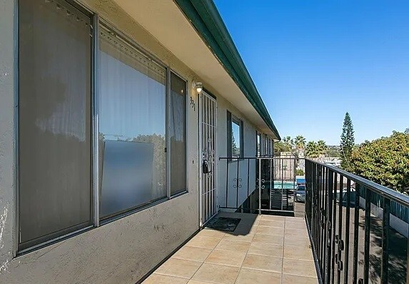 327 E Orange St, Vista, CA à vendre - Photo de l’immeuble – Image 3 sur 11