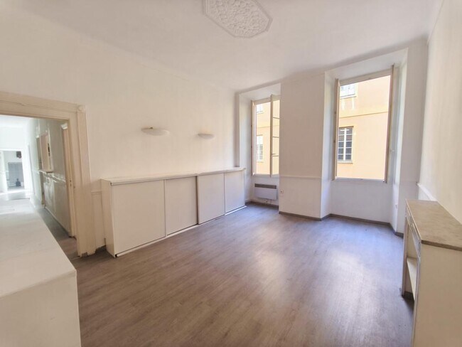Plus de détails pour Rue De La Préfecture, Nice - Bureau à louer