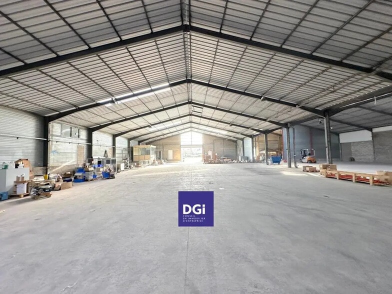 Industriel/Logistique dans Vauvert à louer - Photo de l’immeuble – Image 1 sur 4