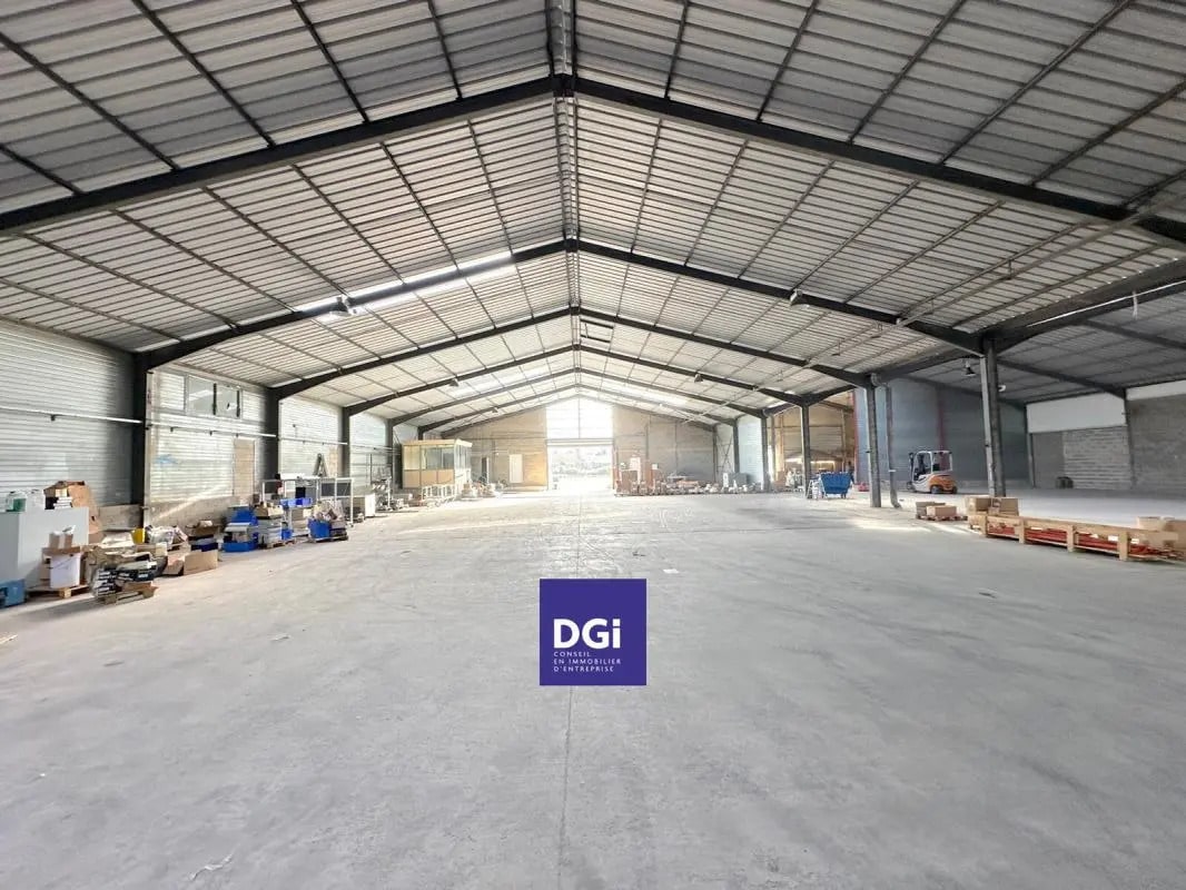 Industriel/Logistique dans Vauvert à louer Photo de l’immeuble– Image 1 sur 5