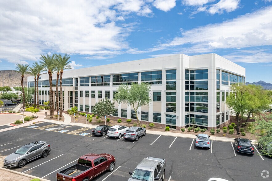 2401 W Peoria Ave, Phoenix, AZ à louer - Photo principale – Image 1 sur 5